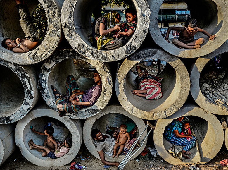 http://www.richgibson.com/blog/wp-content/uploads/2014/06/Bangladesh-homeless-by-Azim.jpg